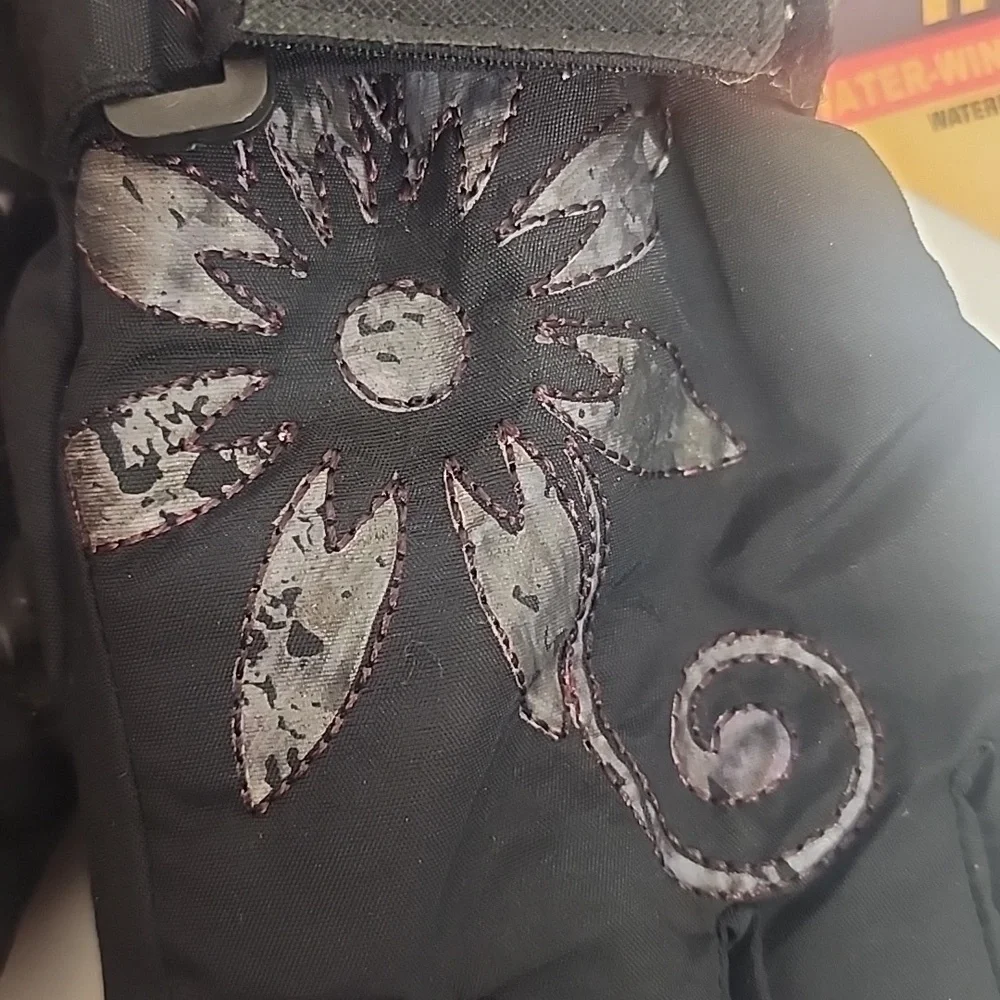 Seirus Sport Chalet 1517 Jr Meadow Black Floral Sz S Winter Gloves